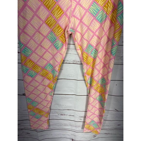Lularoe Women's LEGGINGS Pink Square Pattern With Wide Waistband COZY Comfortabl - Picture 4 of 6
